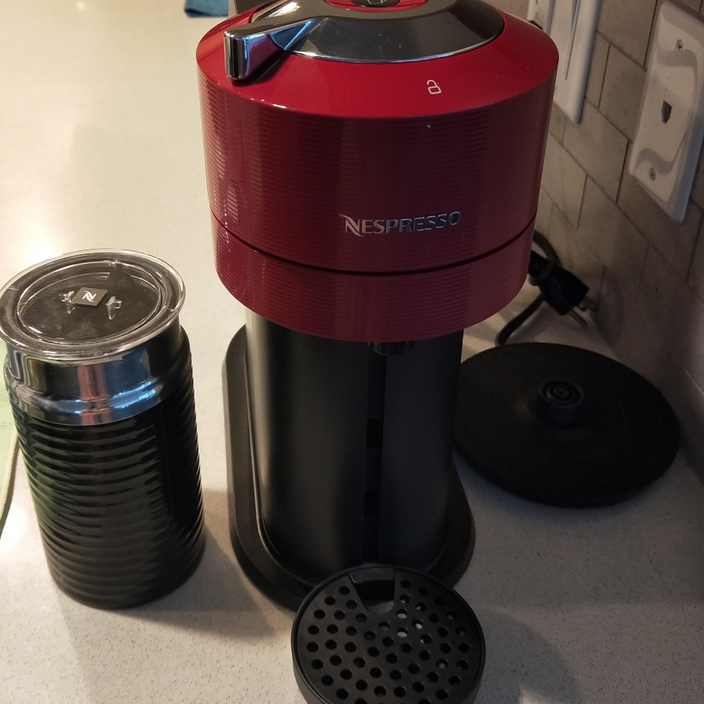 Vertuo Next Cherry Red & Aeroccino Bundle